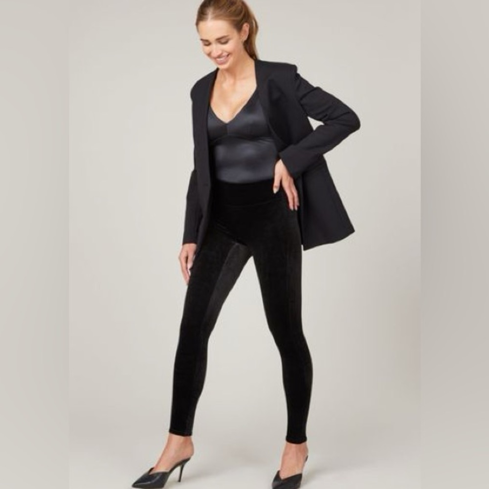 SPANX Black Velvet Leggings NEW 💥